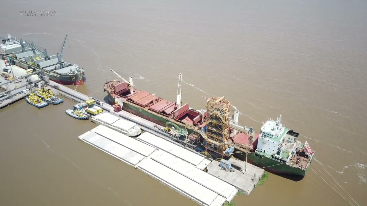 Im&aacute;genes a&eacute;reas del puerto de Nueva Palmira.