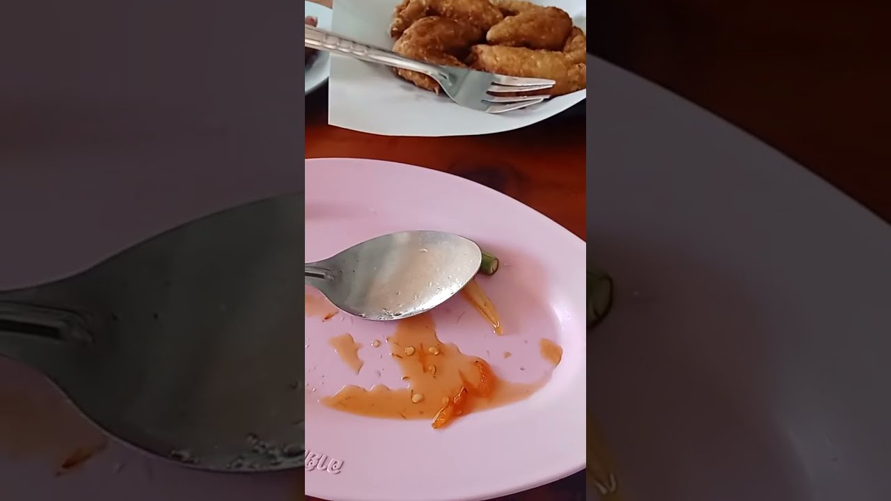 กินส้มตำ หมูย่าง ปีกไก่ทอด ตําขนมจีน ข้าวเหนียว