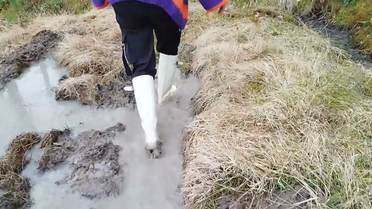 Myddy wet field play white Hunter refined boots