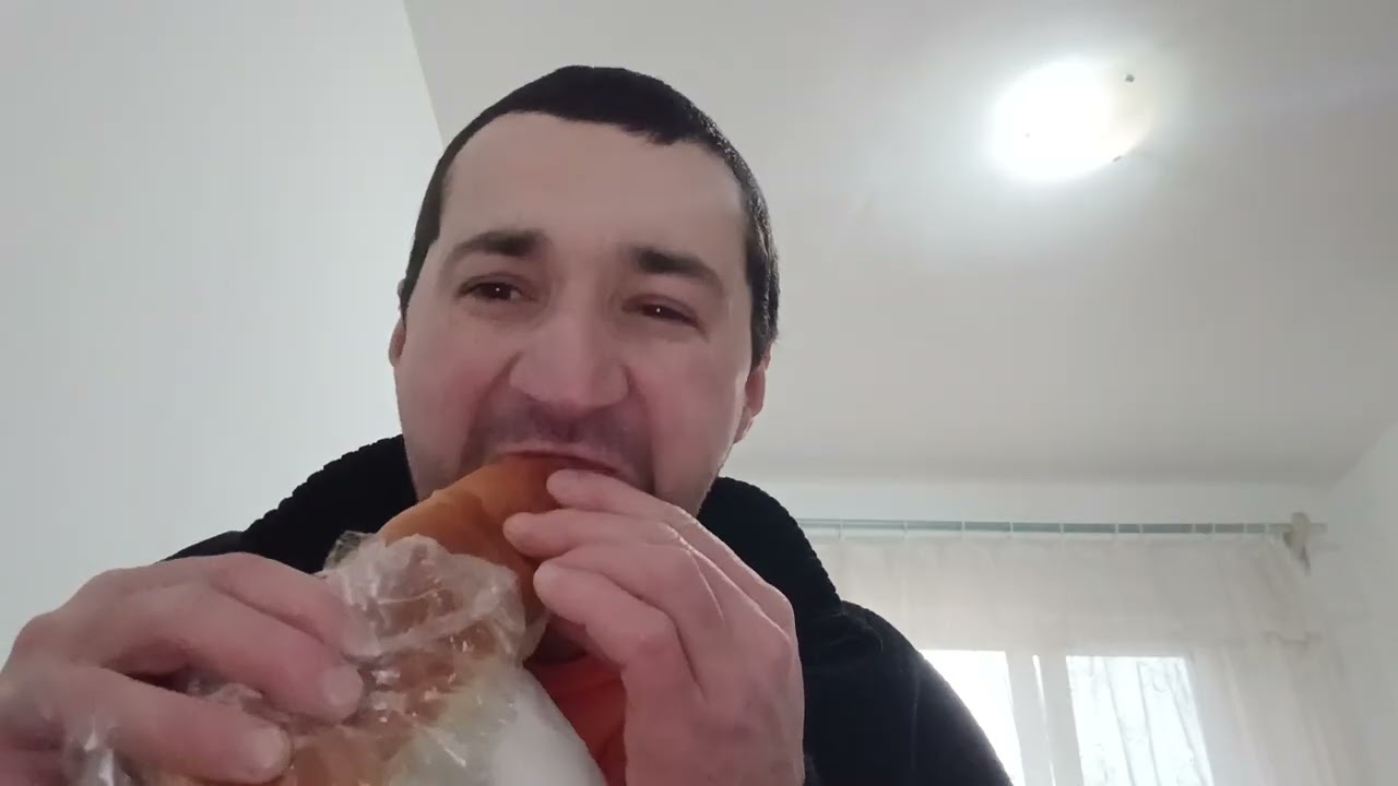 Sendviș cu șuncă și cașcaval vs Hot Dog !