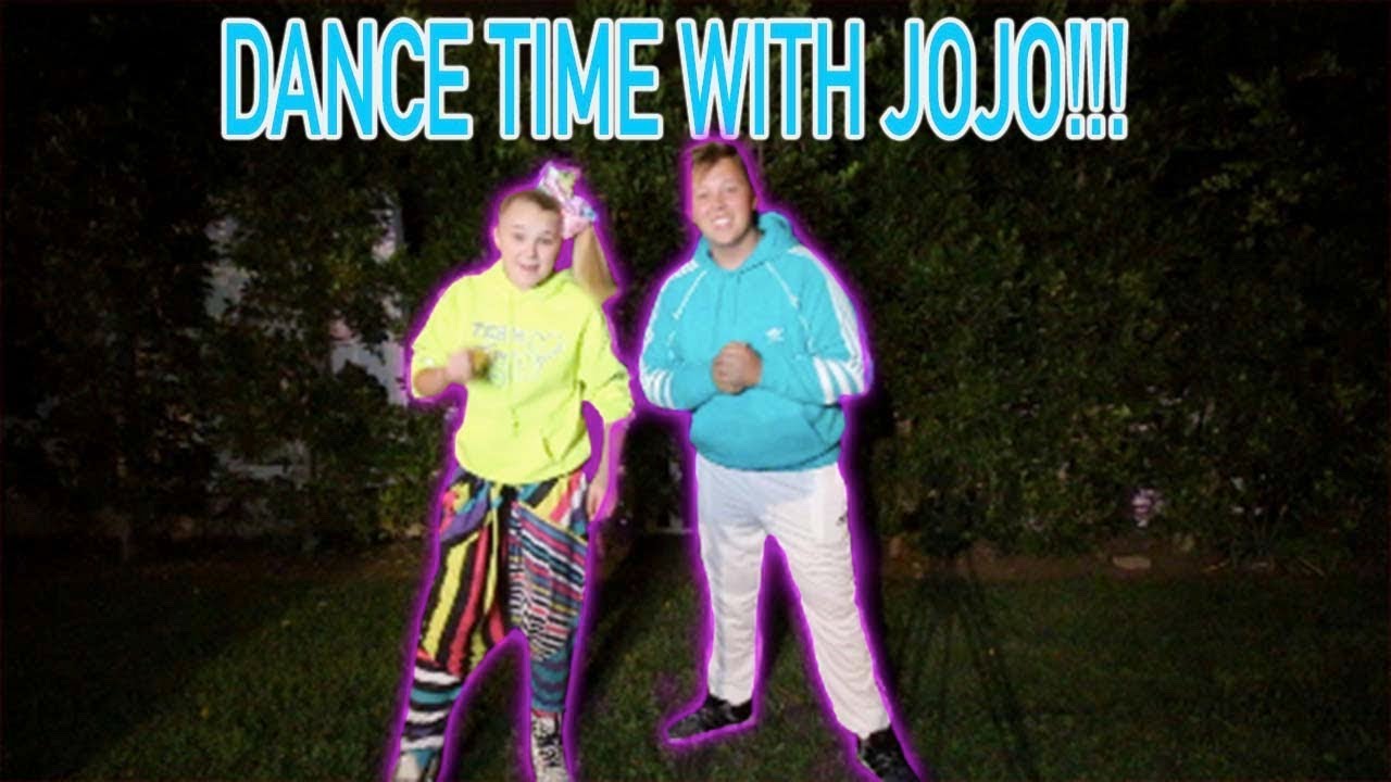 JOJO TRIED TO TEACH ME HOW TO DANCE!!!