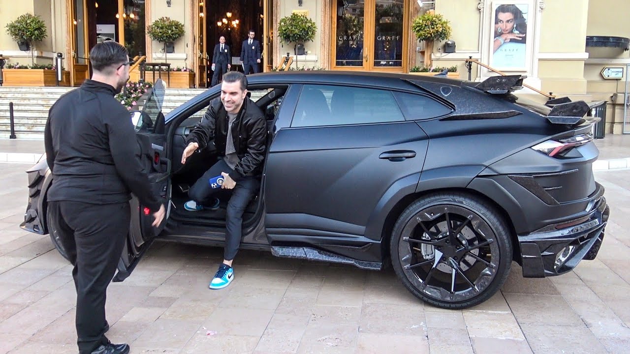 Italian Billionaire arriving with his MANSORY LAMBORGHINI URUS at Casino de Monaco!!