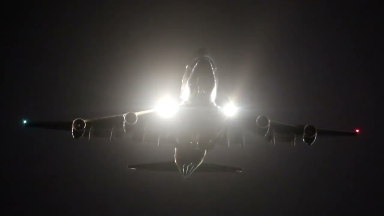 Decollo Aerei di notte