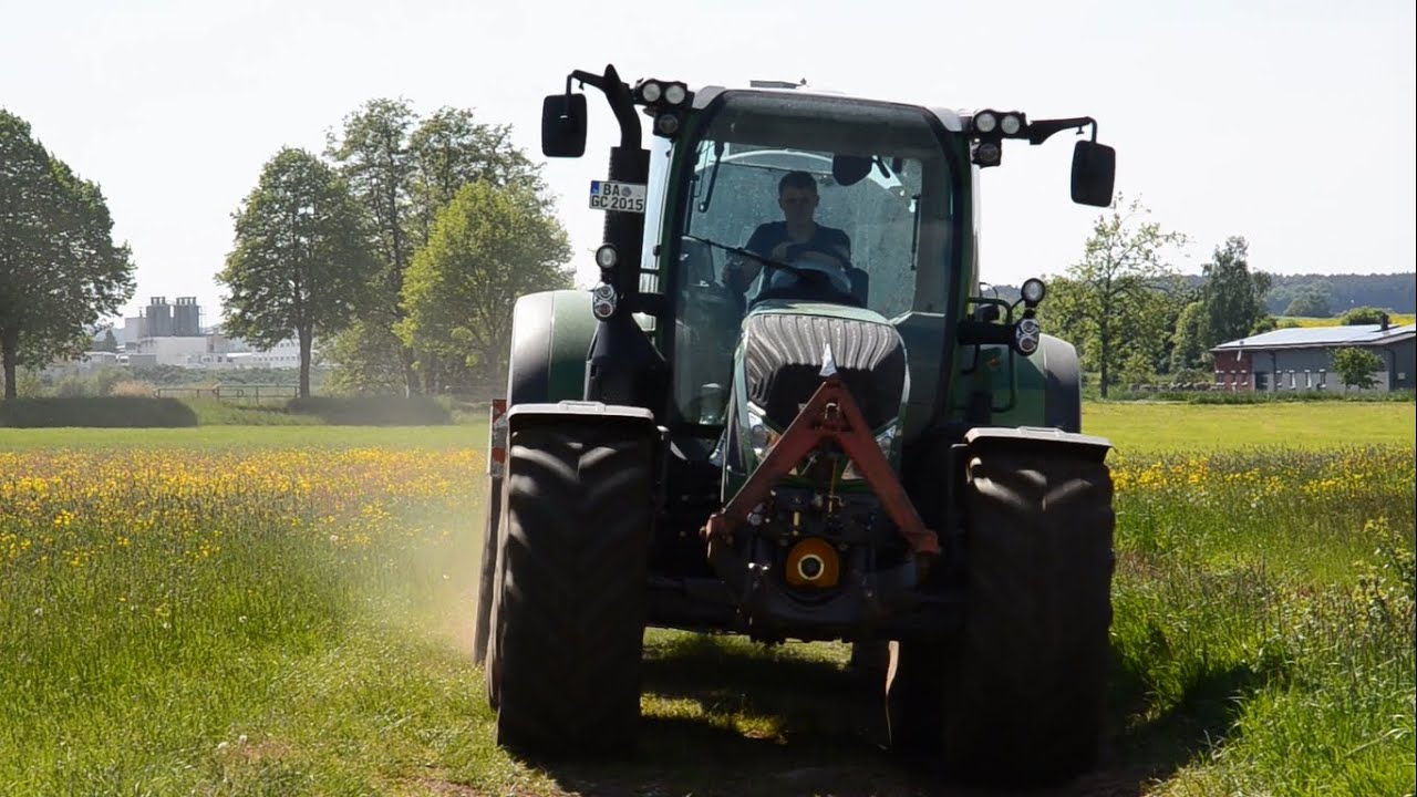 Fendt Vario 720 + Streu-Mix am Güllefahren