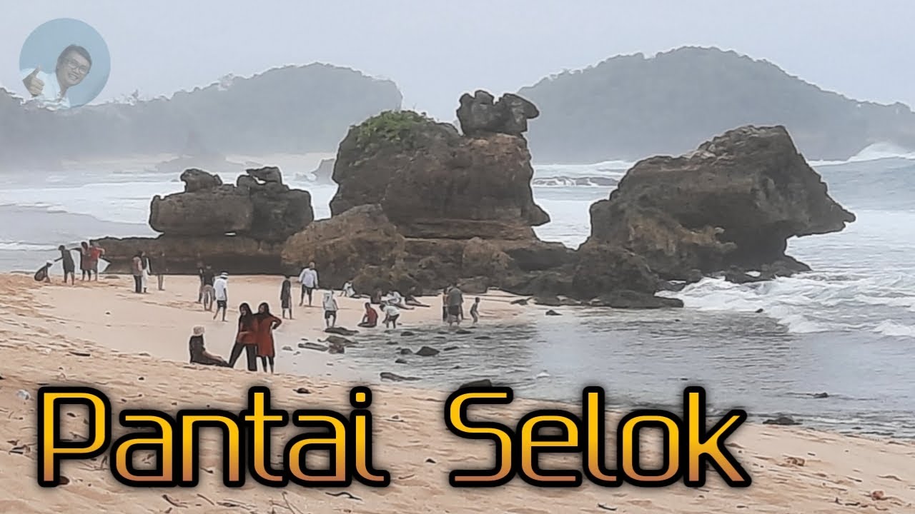 Pantai Selok // batu karang besar cocok buat foto foto...tapi ombaknya ⁉️
