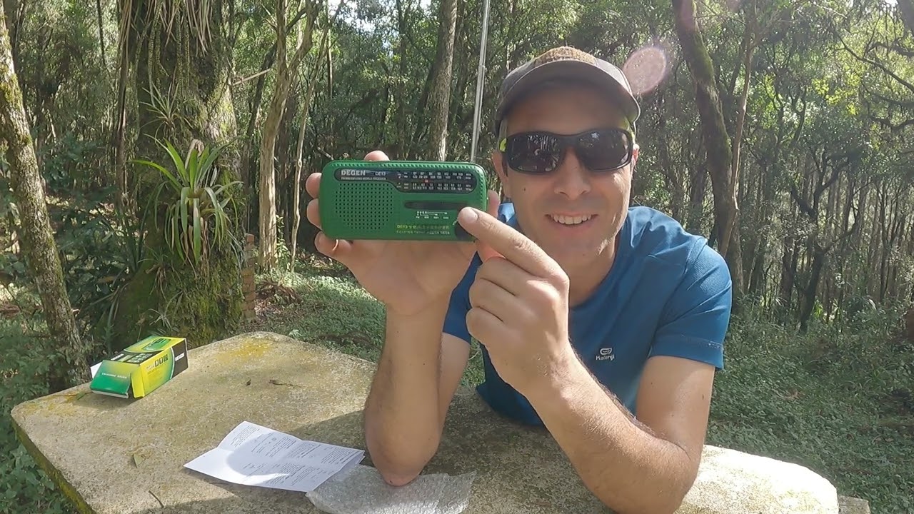 Radio de sobrevivência versátil DEGEN DE13