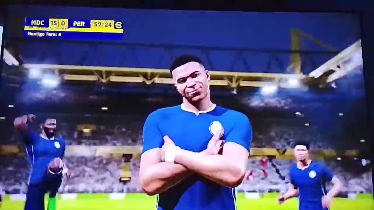 Ich spiele  efootball Spiele Real Madrid gegen Peru