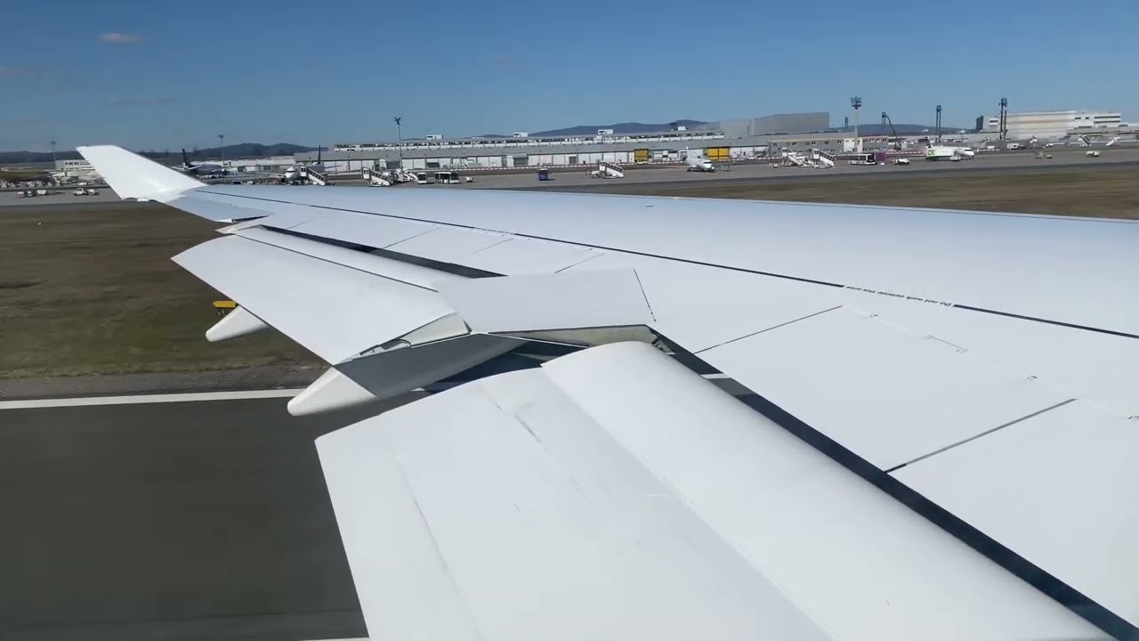 Lufthansa B747-400 takeoff from Frankfurt Airport