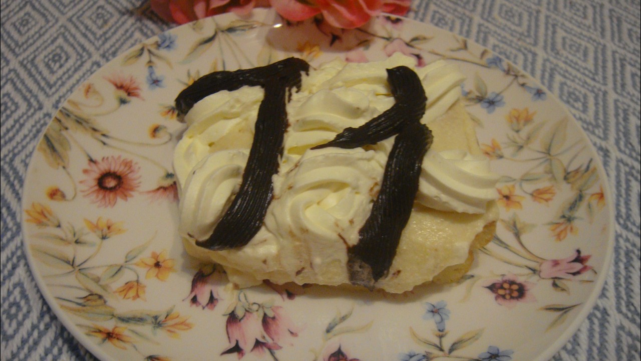 Ecler in tava imbunatatit 😘crema de vanilie, frisca si  ganache. Usor de facut si foarte delicios