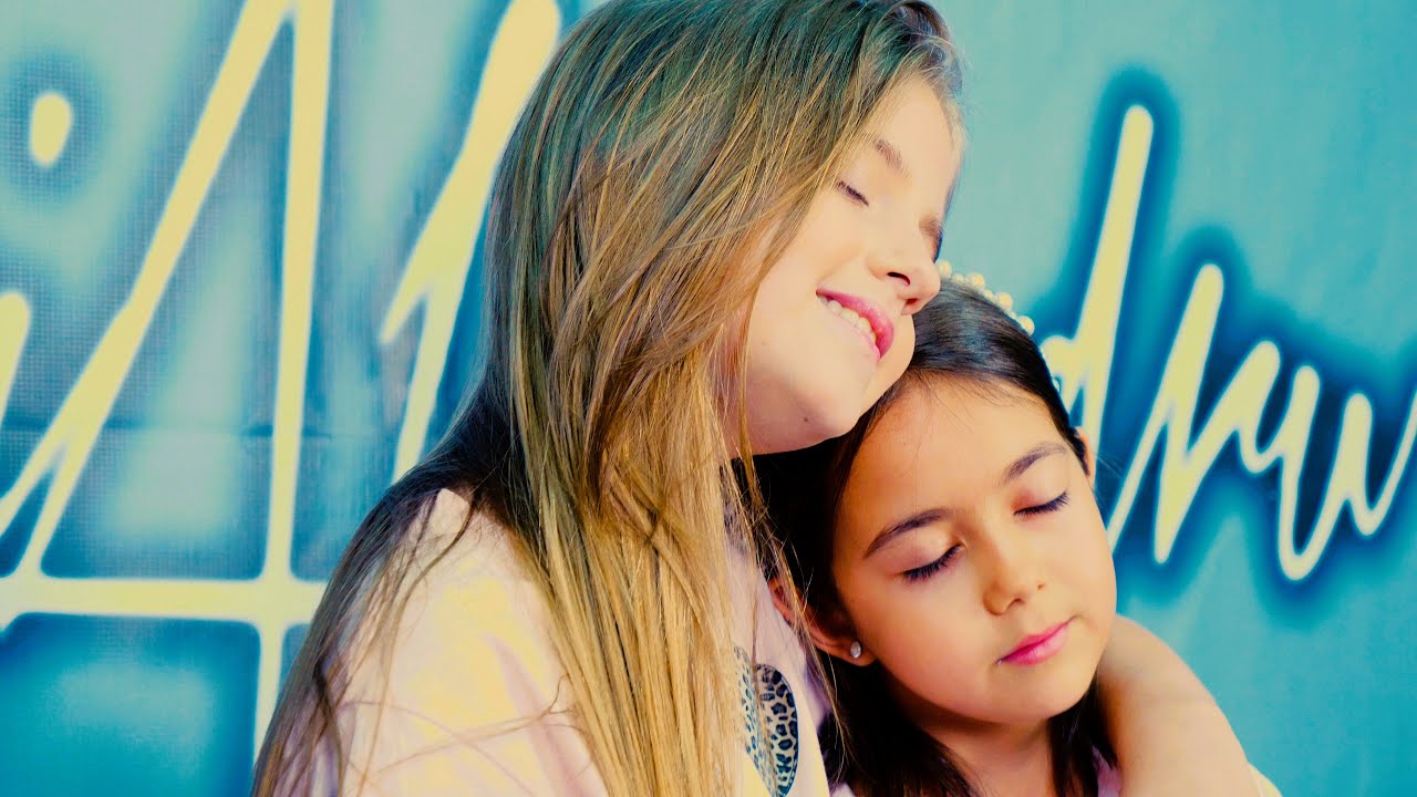 Patricia Bădulescu & Anastasia Maria Moise - Prietene