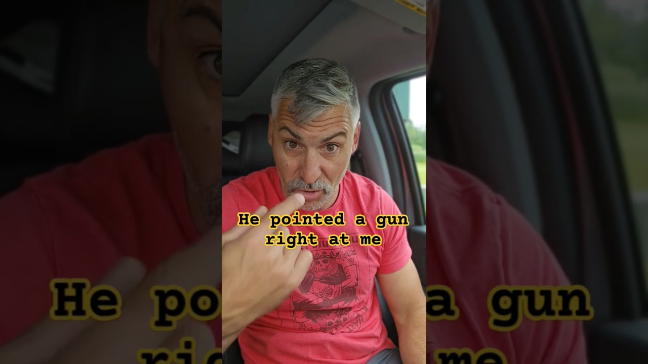 Он направил пистолет прямо на меня.