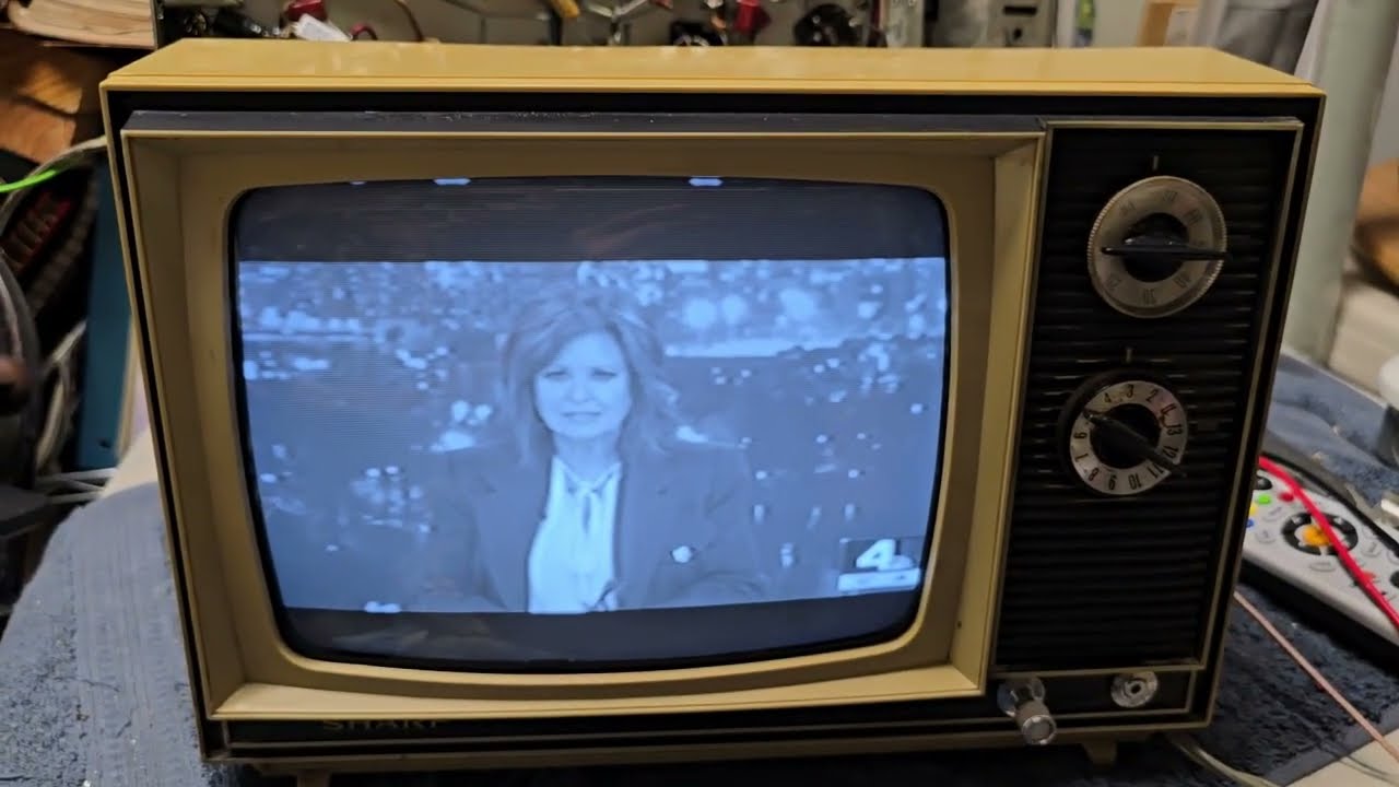 Ремонт портативных ламповых телевизоров Sharp и GE 1970-х годов. Хорошая и плохая упаковка. Винта...