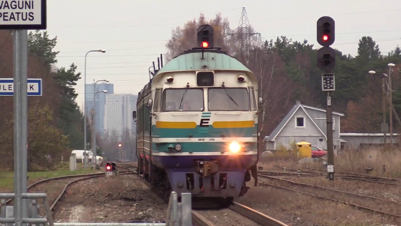 Дизель-поезд ДР1А-232/242 на ст. Лийва / DR1A-232/242 DMU at Liiva station