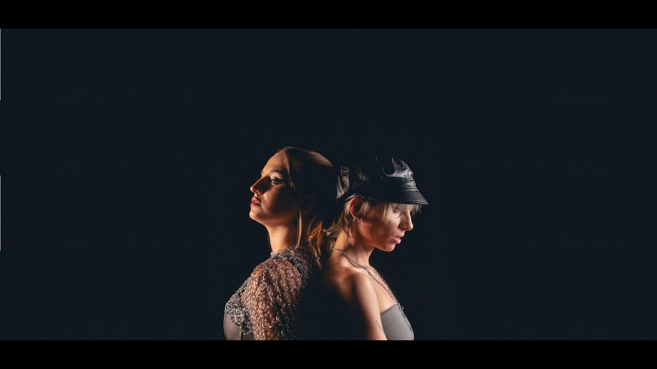 Luna Suarez & Clara Cava - Sola (Video Oficial)
