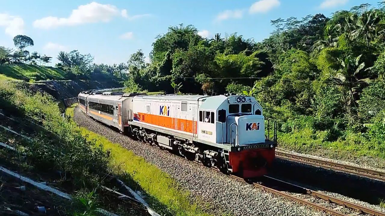 SERONGAN EPIC‼️Hunting Kereta Api Cepat Berpapasan di Jalur Ganda