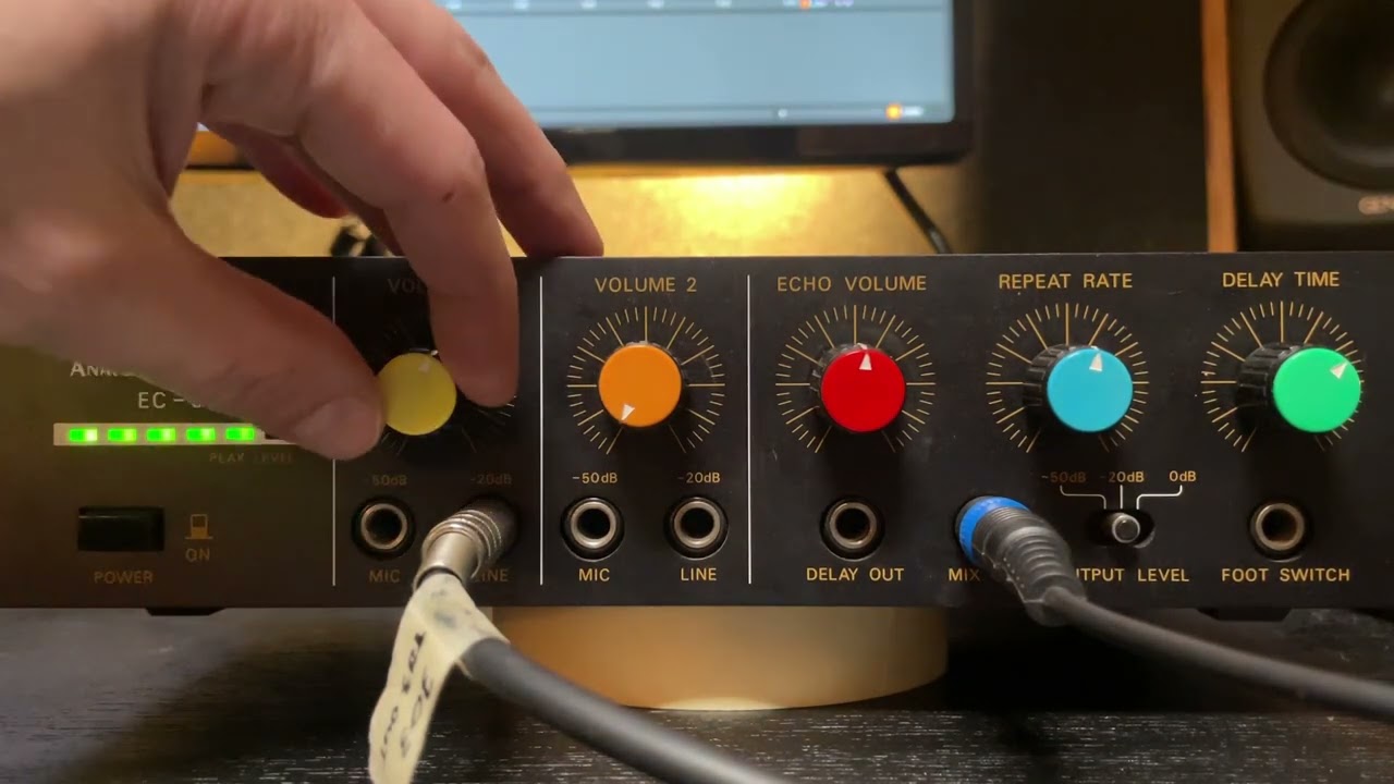 Mirex EC 500 analog delay demo with synthesizer