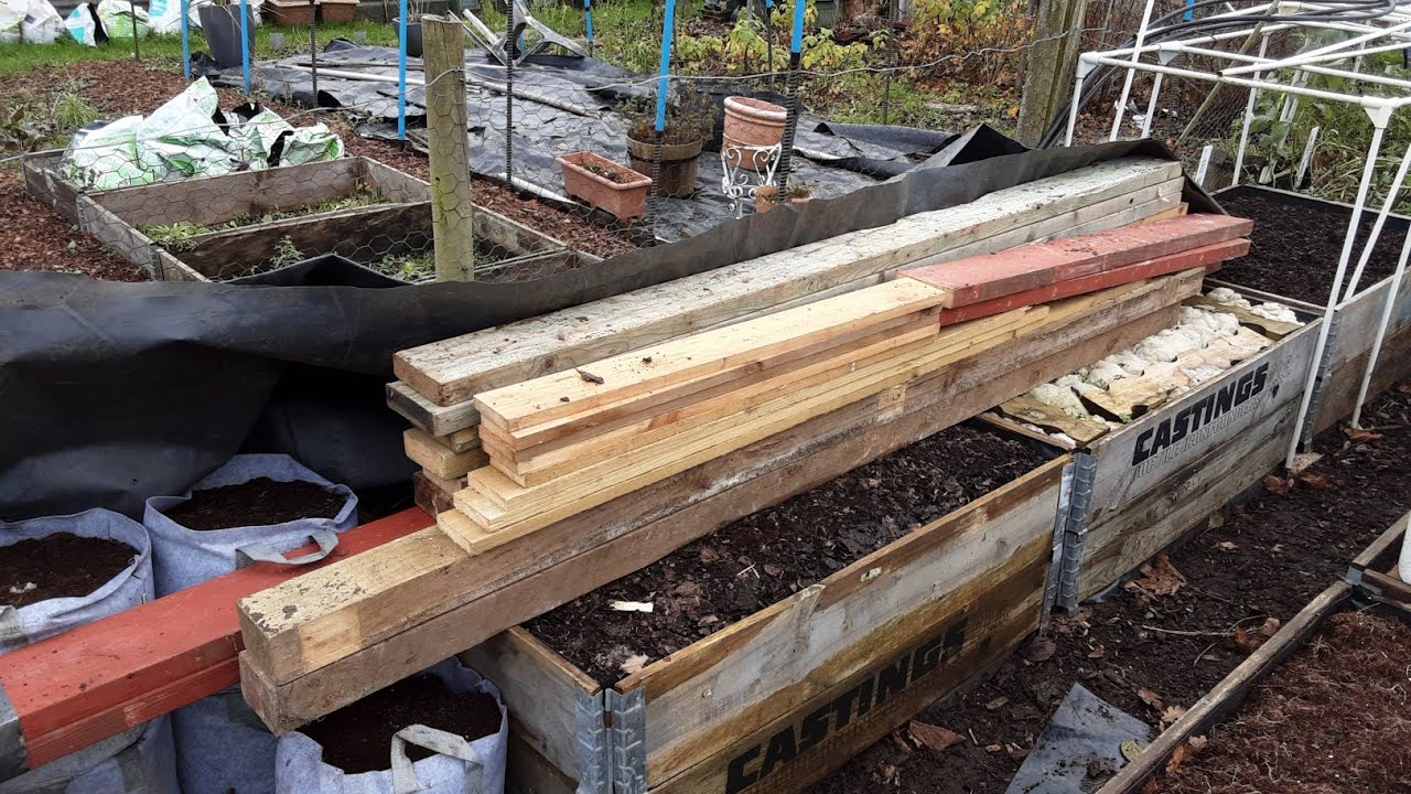 Skip/Dumpster Diving ♻️ Cleaning & De-nailing Skip Find Timber ♻️ Jobs For December