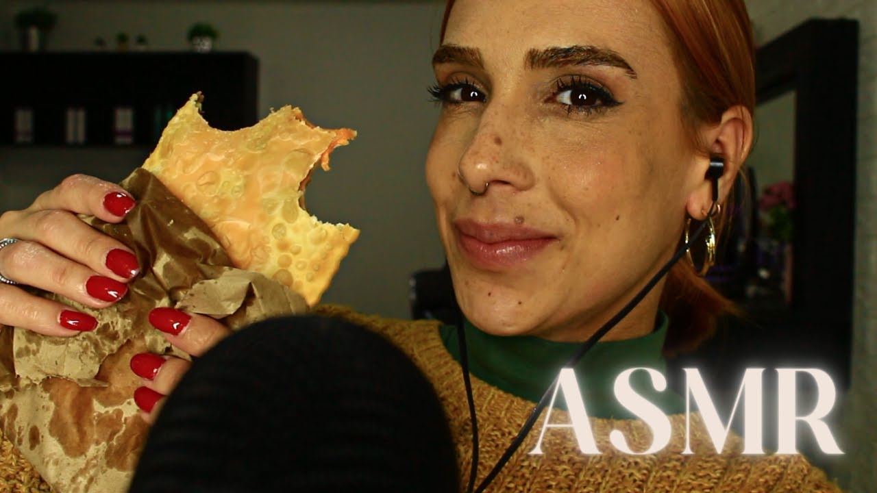 ASMR MUKBANG Comendo PASTEL. Sons de mastigação