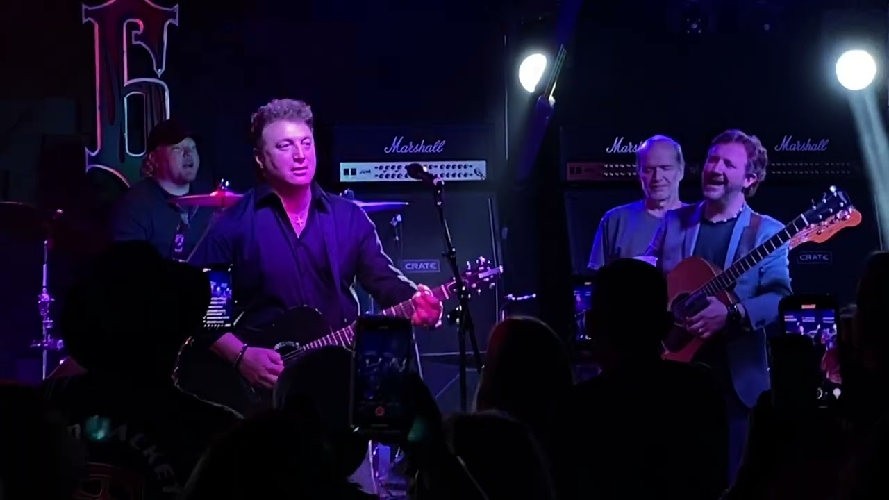 Tim Rushlow Surprised all of us at Sixes Tavern at my friend Kurt Thomas’s concert!