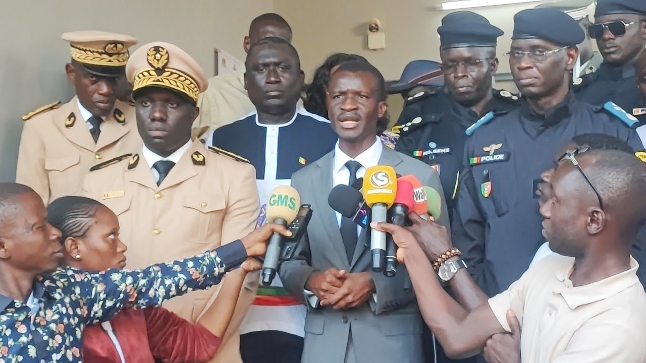 Le ministre de l'Intérieur, Bamba Cissé, inaugure le commissariat de police de Bignona.