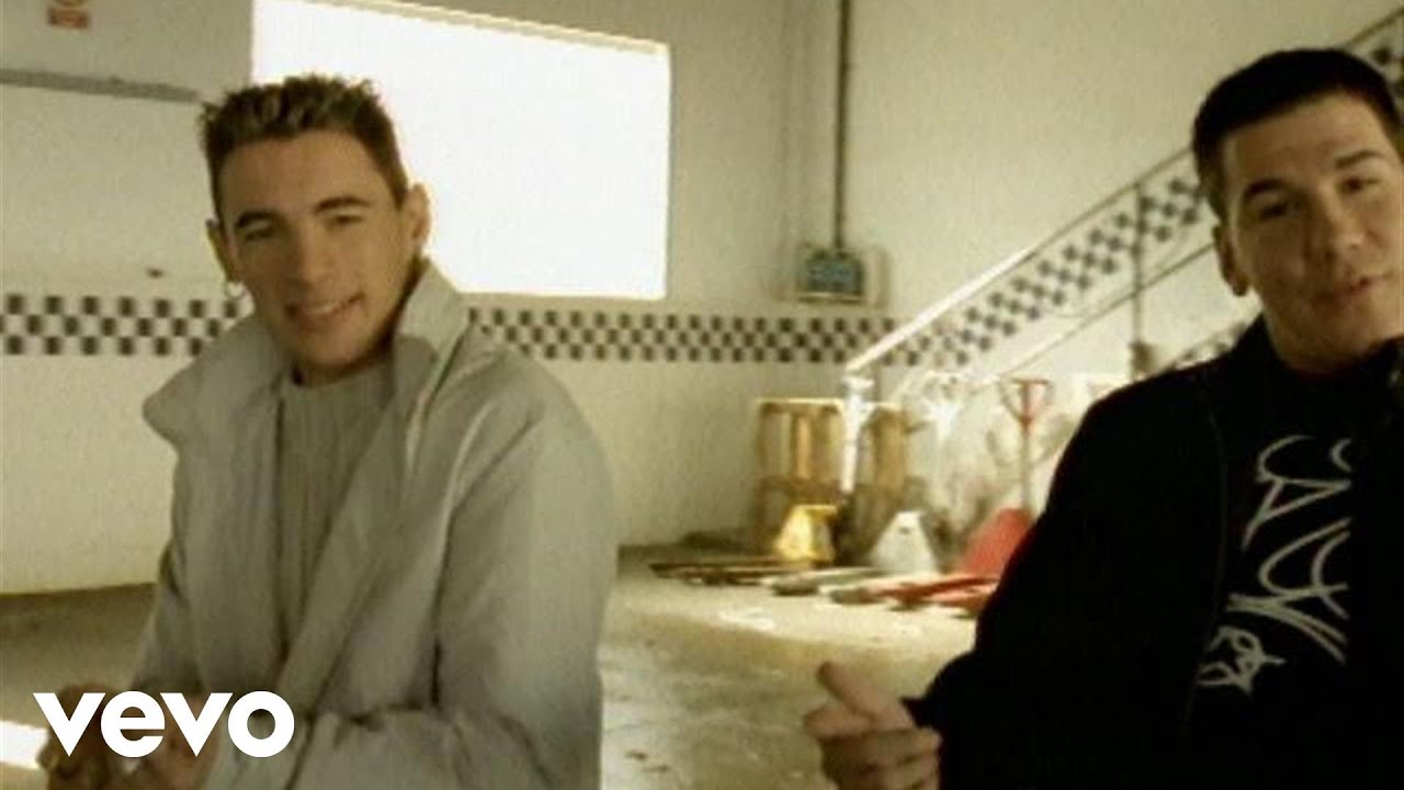 Andy & Lucas - Hasta Los Huesos (Videoclip)