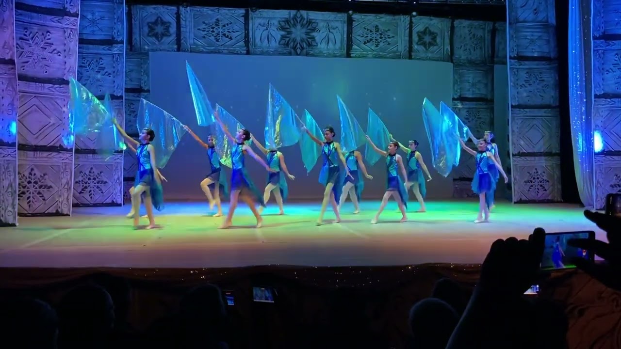 Festival do centro de dan&ccedil;a Nath&aacute;lia Melo.          Tema: Frozen parte 1 (16/11/24) @AliceCosta_16