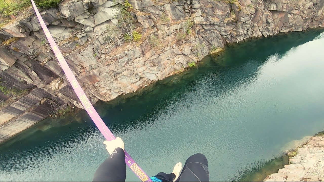 Slackline kanjonin yli