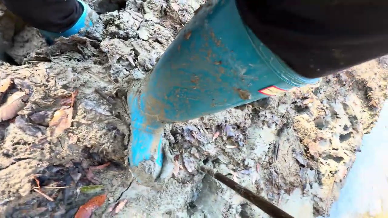 gloss HUNTER in deep sticky mud
