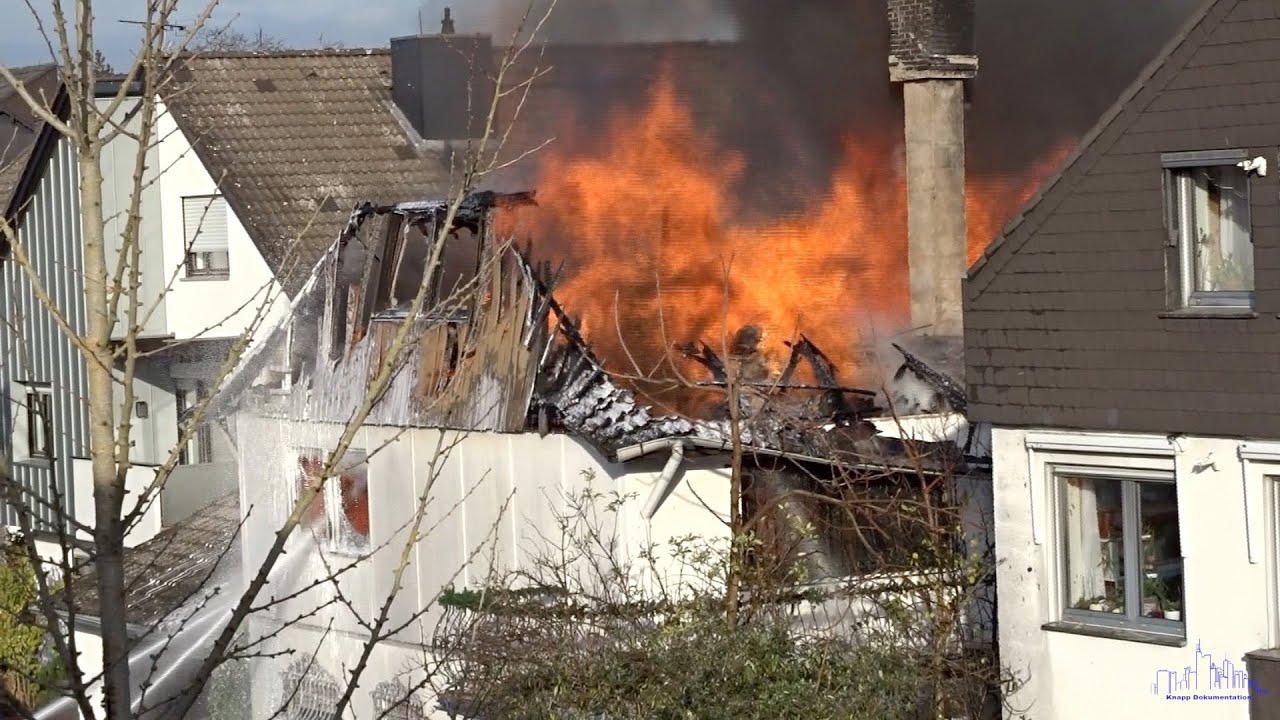 Wohnhausbrand 25 11 2022 Mühlheim:M    HD 1080p