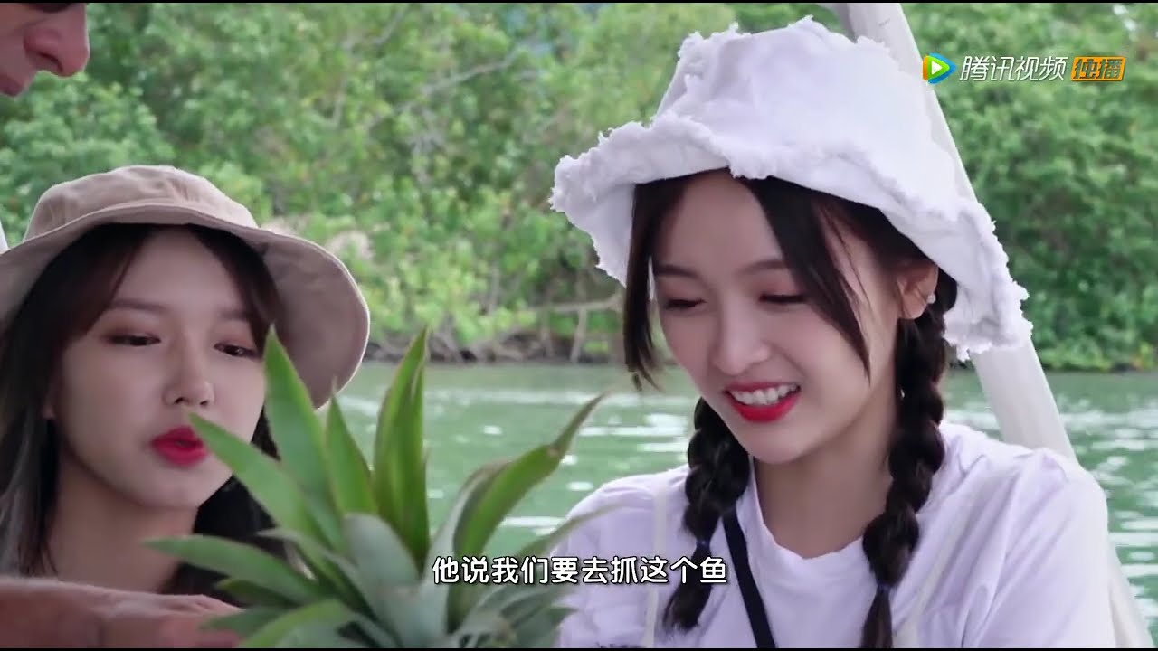《闺蜜的完美旅行》：[第4期]王博文惊喜现身为娄艺潇唱歌，程潇宣仪海钓状况百出