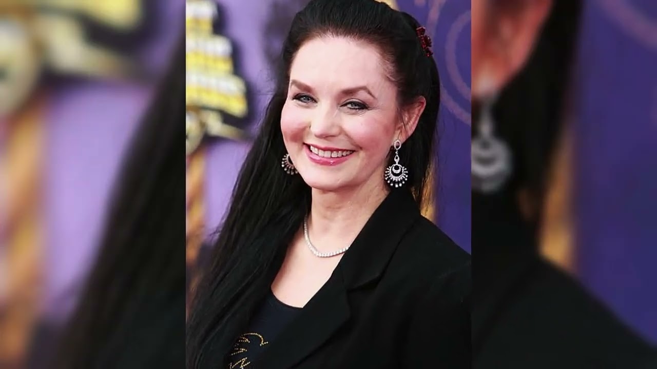 Crystal Gayle Vivió Una Doble Vida Durante Treinta Años… Y Nadie Lo Supo Hasta Ahora