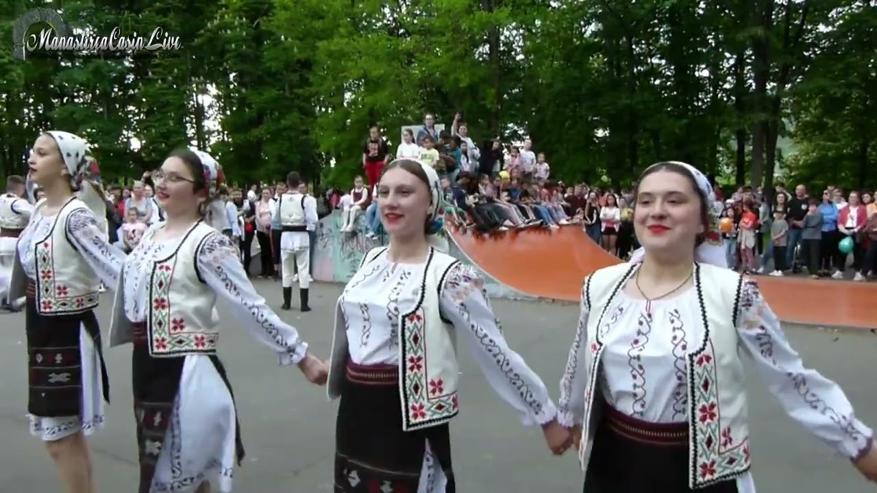 Ansamblul Hecenii din Republica Moldova in premiera la Onesti | @CiprianZota