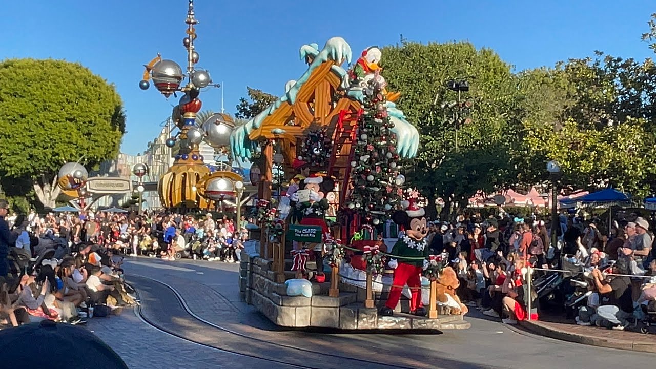 🇺🇸 Christmas Fantasy Parade at Disneyland Park California [4K 60fps]