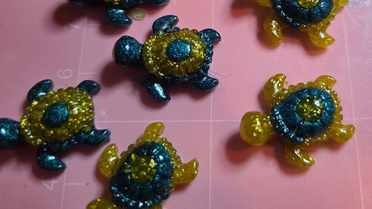 #106 micro mini uv resin turtles