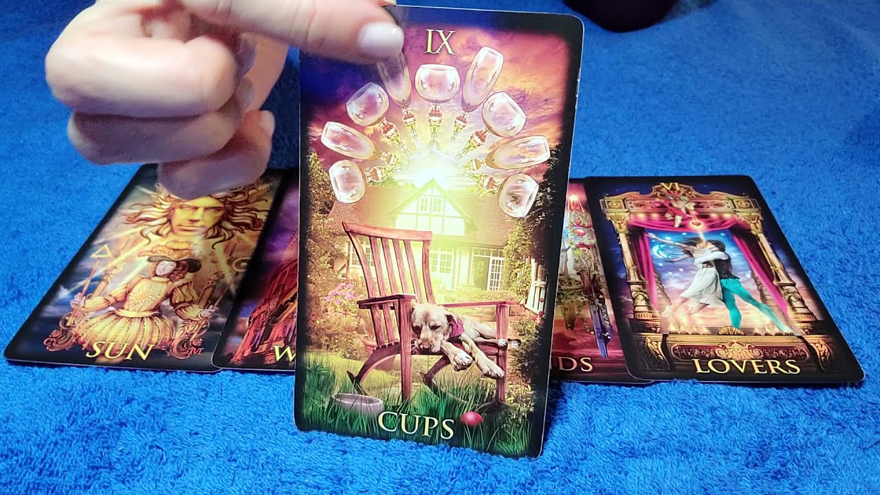 CAPRICORN - THEY'RE WAITING FOR THE RIGHT TIME! 💌 👀 OCTOBER 2021 TAROT READING