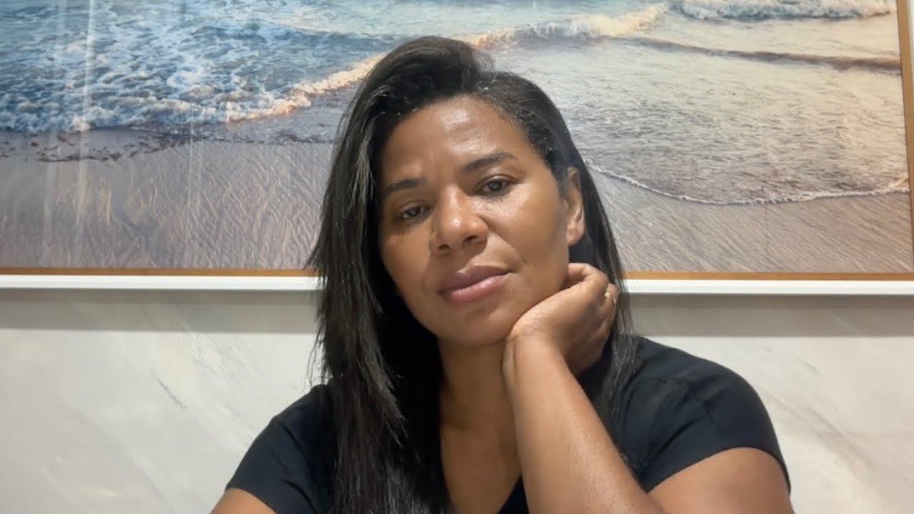 Alguém não quer te perder de vista e vai te chamar para ir neste lugar pra fazer isto.