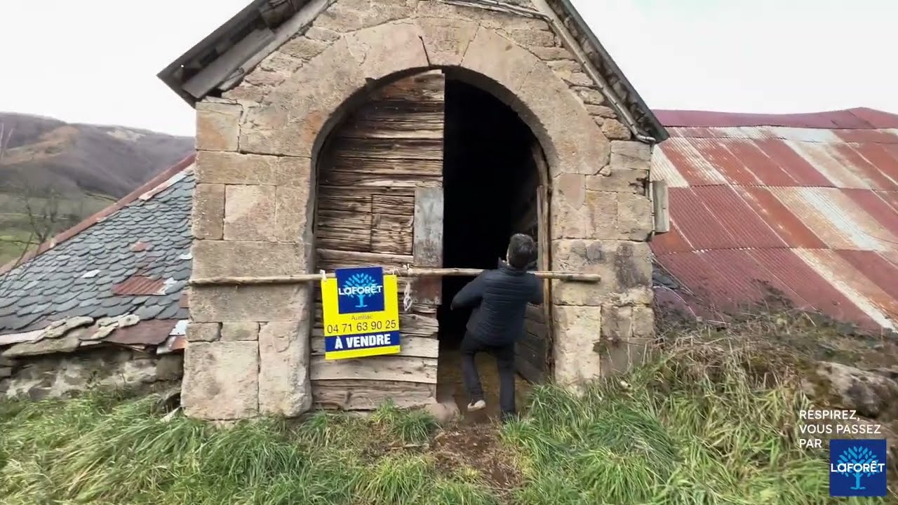 Laforêt Aurillac  vous propose  une Grange à rénover sur Mandailles st Julien à 30 mn  d'Aurillac