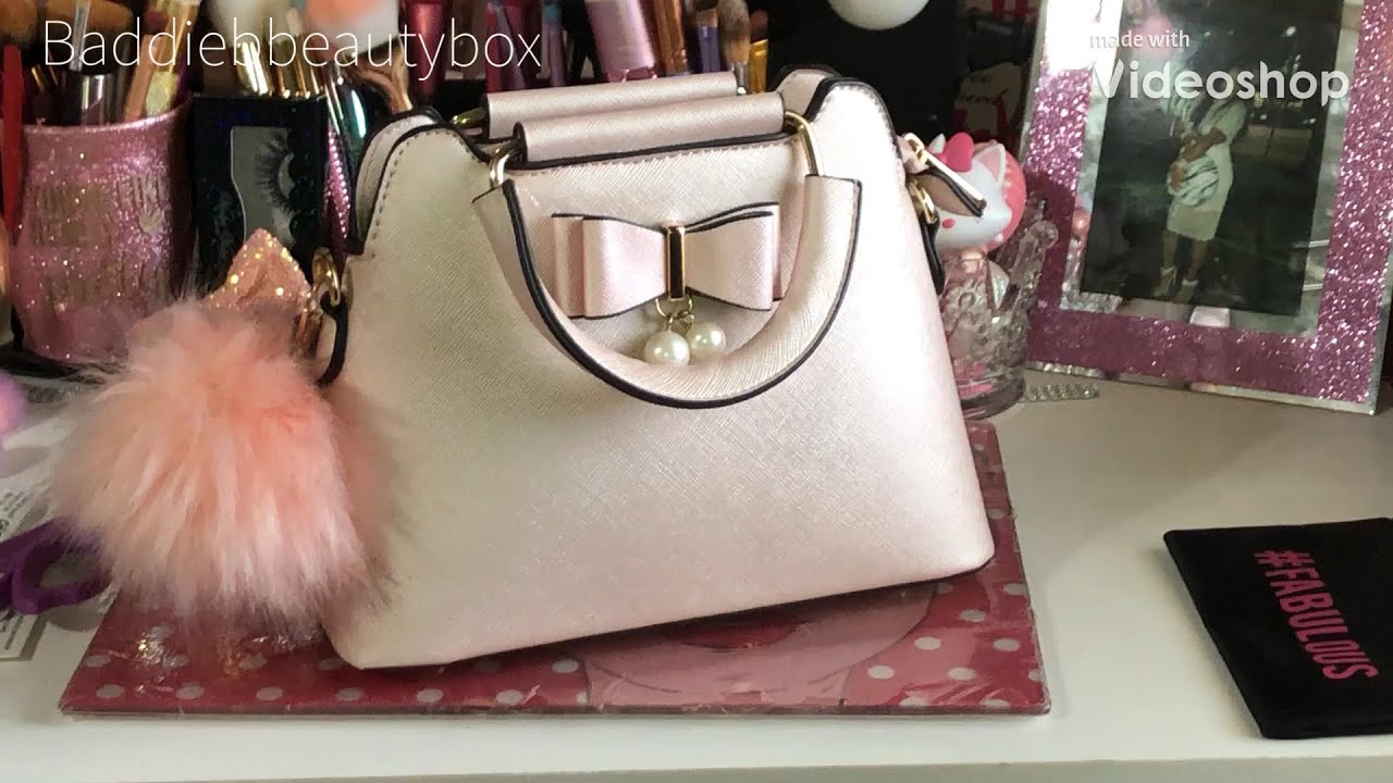 Packing my Mini Pearl handbag 👜💕💋 (What’s in my purse ?!)