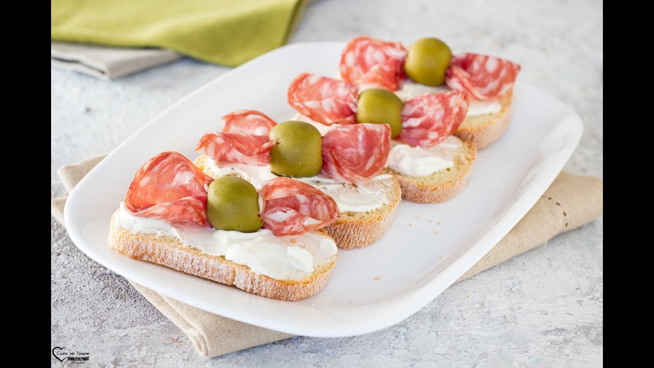 TARTINE CON SALAME e olive