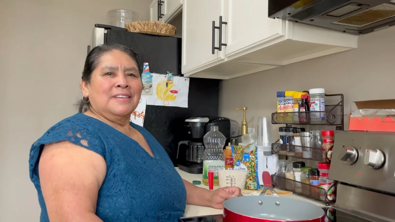 Cocinando arroz Guatemalteco
