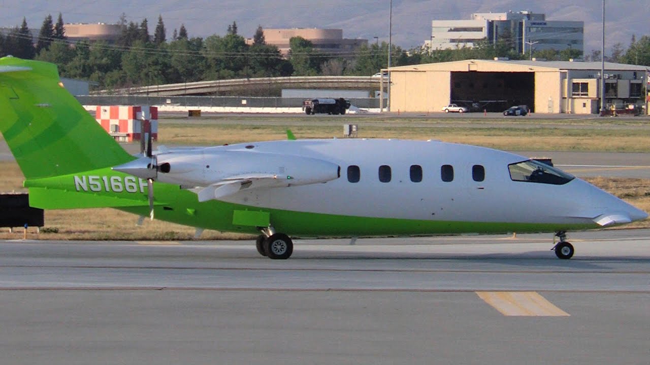 Piaggio P180 Avanti N5166P Departing SJC
