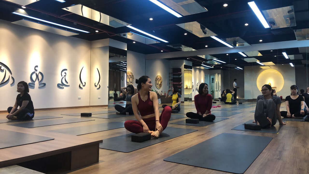 TWIST & STRETCH Yoga Class| Master Praveen|PraveenYoga