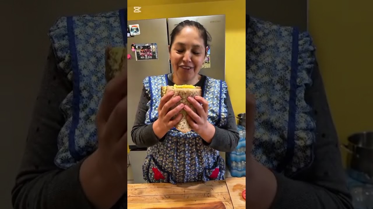 Aquí haciendo unas enchiladas😋_Rebeca Coss Guerrero 