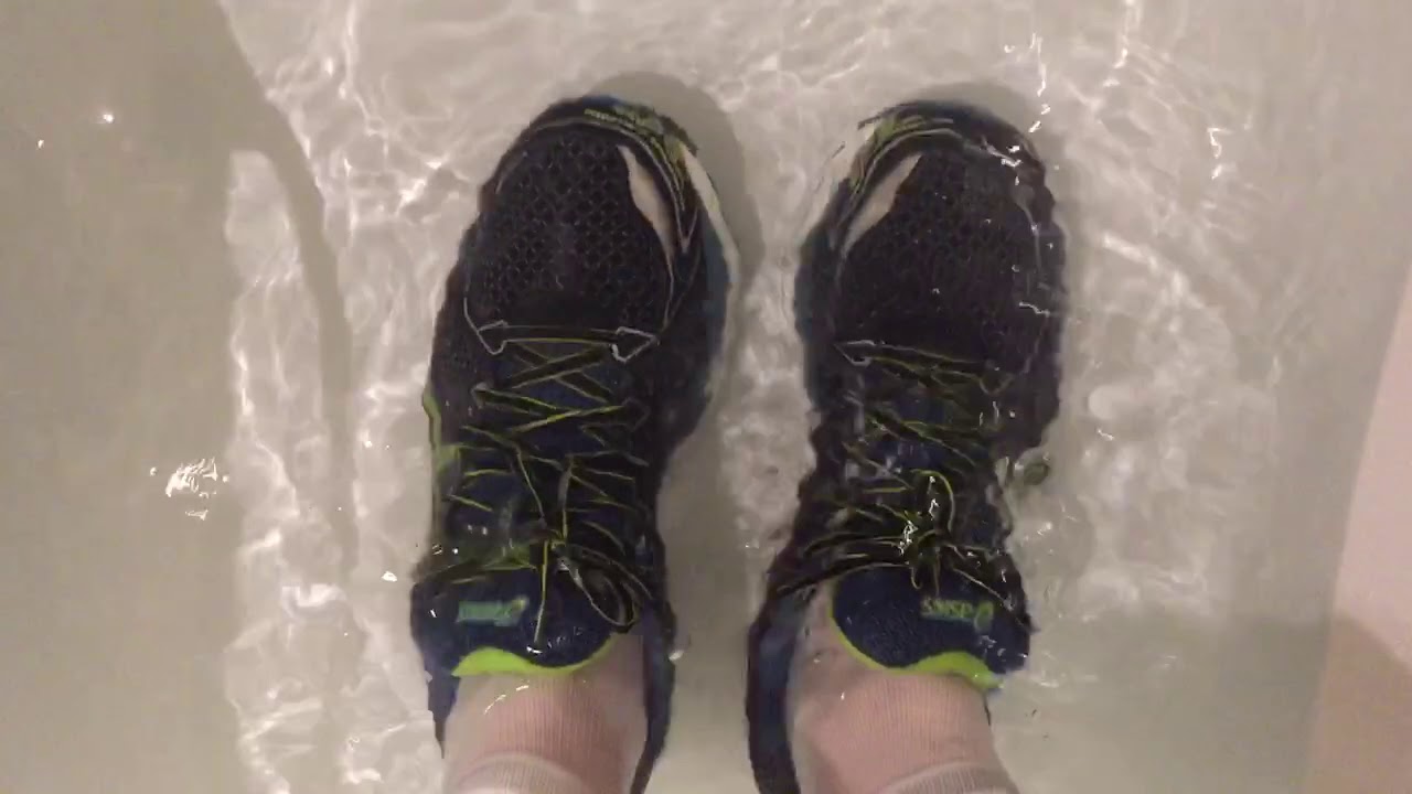 Wet Asics Kayano 20 Trainers Running Shoes in Bath with Women&rsquo;s Kayano 22 & 24