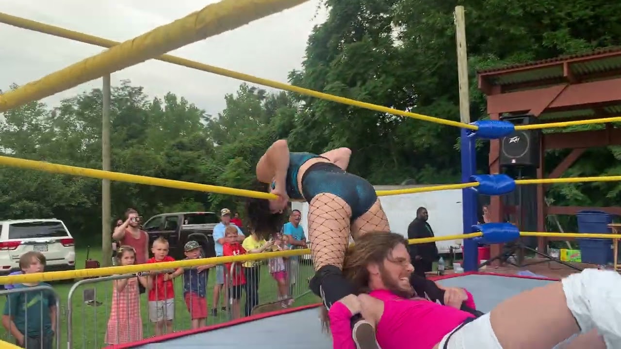 Selina Rose vs. Beauxx Bombshell