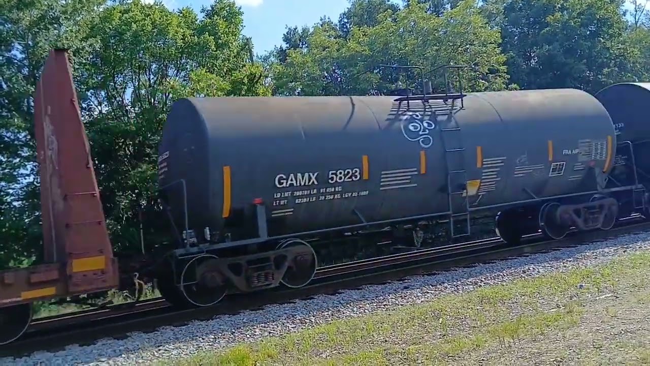 Lots of train activity through Abbeville. Frendly crews!!!