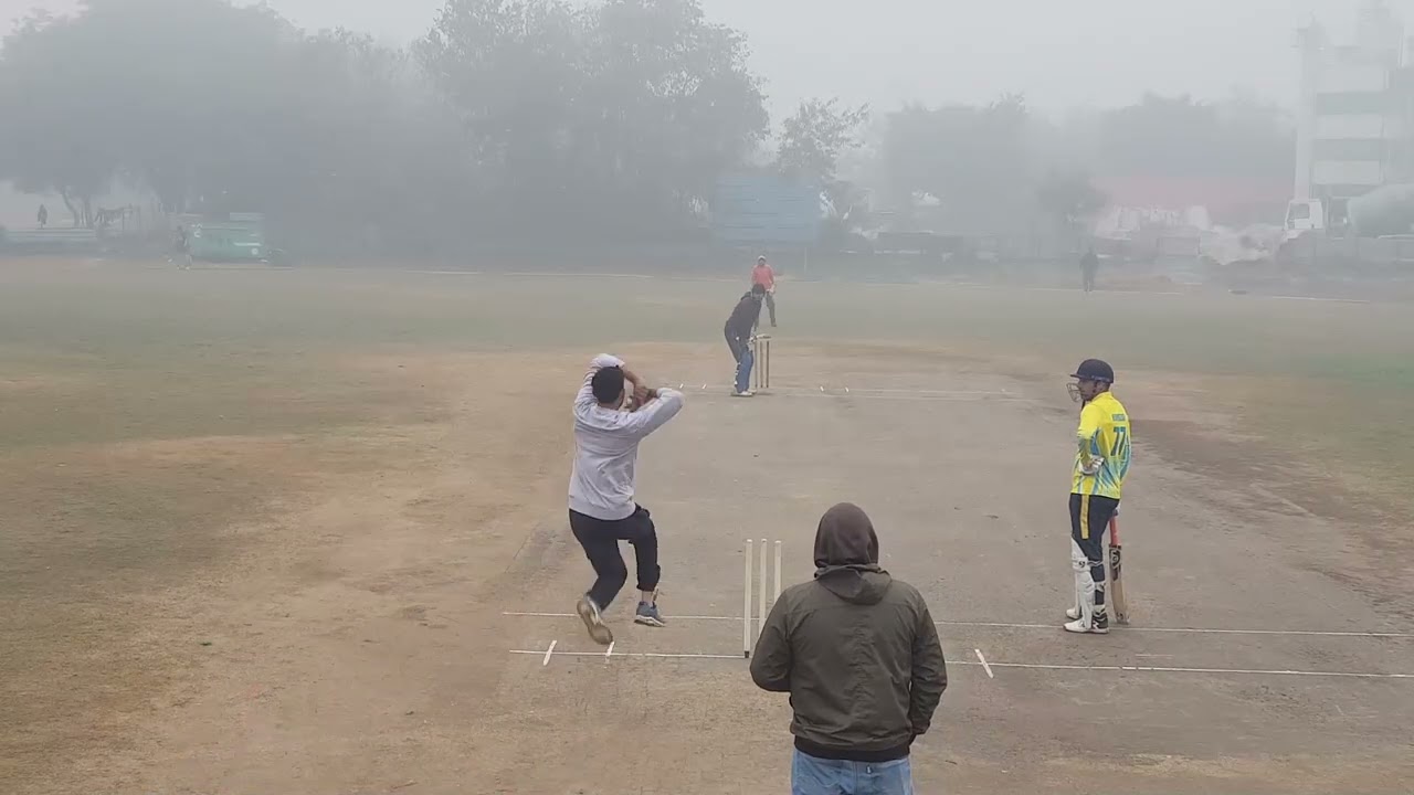 Only Bowler vs Batsman! Fielders Missing, Runs Not!