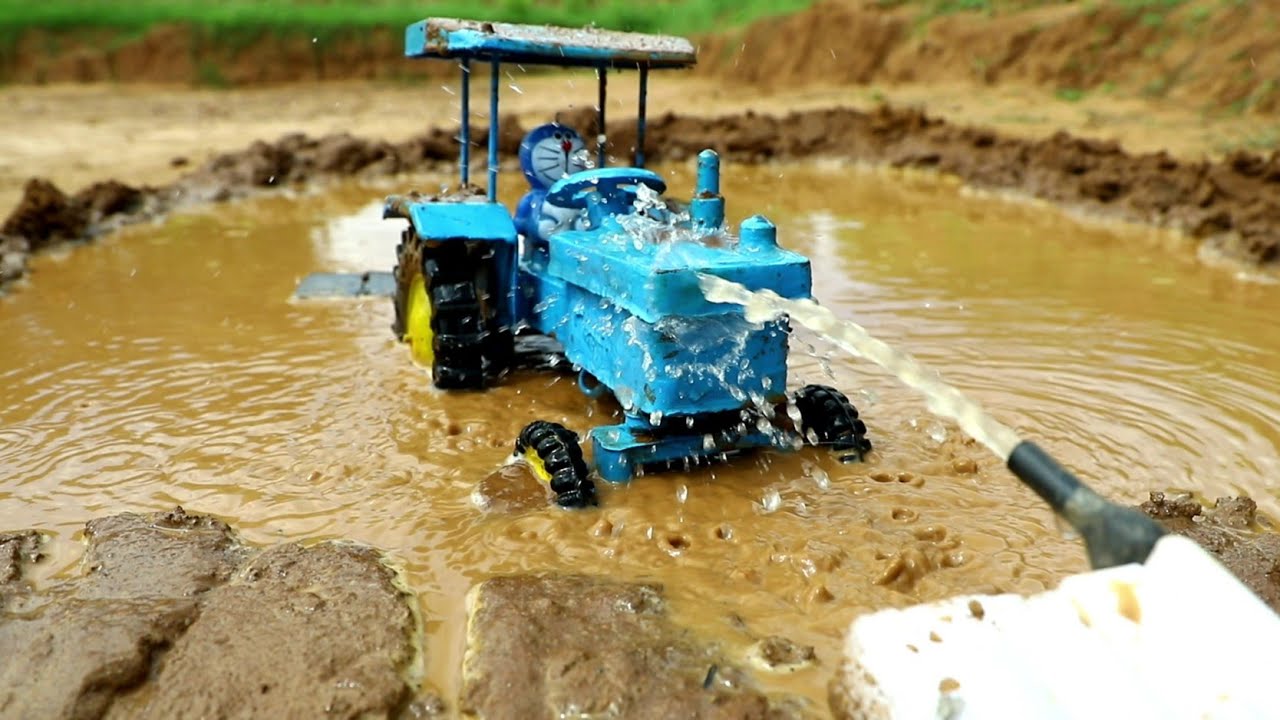 Tractor Working in the Mud of the Farm | Mini Water Pump | Mini Tractor | Truck | CS Toy