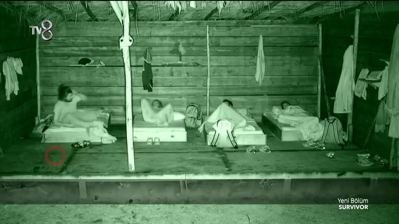 Survivor Hakan'dan yatağına giren fareye tekmesi   83  B&ouml;l&uuml;m   Survivor 2018