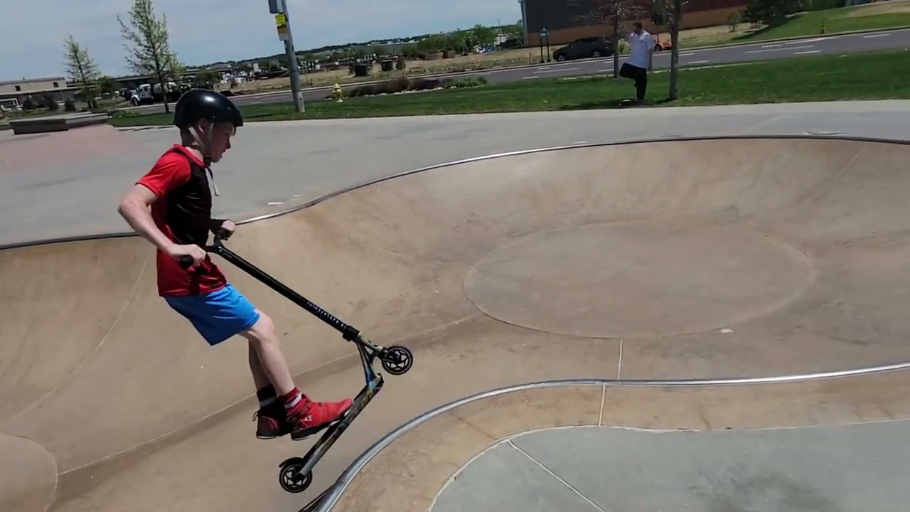 Let's try out my new scooter at Railbender Skate Park! Prodigy S8 scooter.